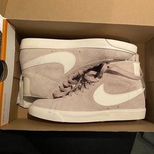 Nike Womens Blazers mid vintage suede